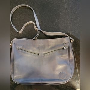 AXIOM women's LEATHER purse. Great condition!